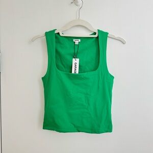 GARAGE PORTAIT NECK TANK IN SIZE: XS